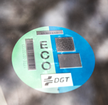 Las ventajas del distintivo ECO: libertad para circular, descuentos al aparcar, acceso a carriles VAO y ayudas fiscales
